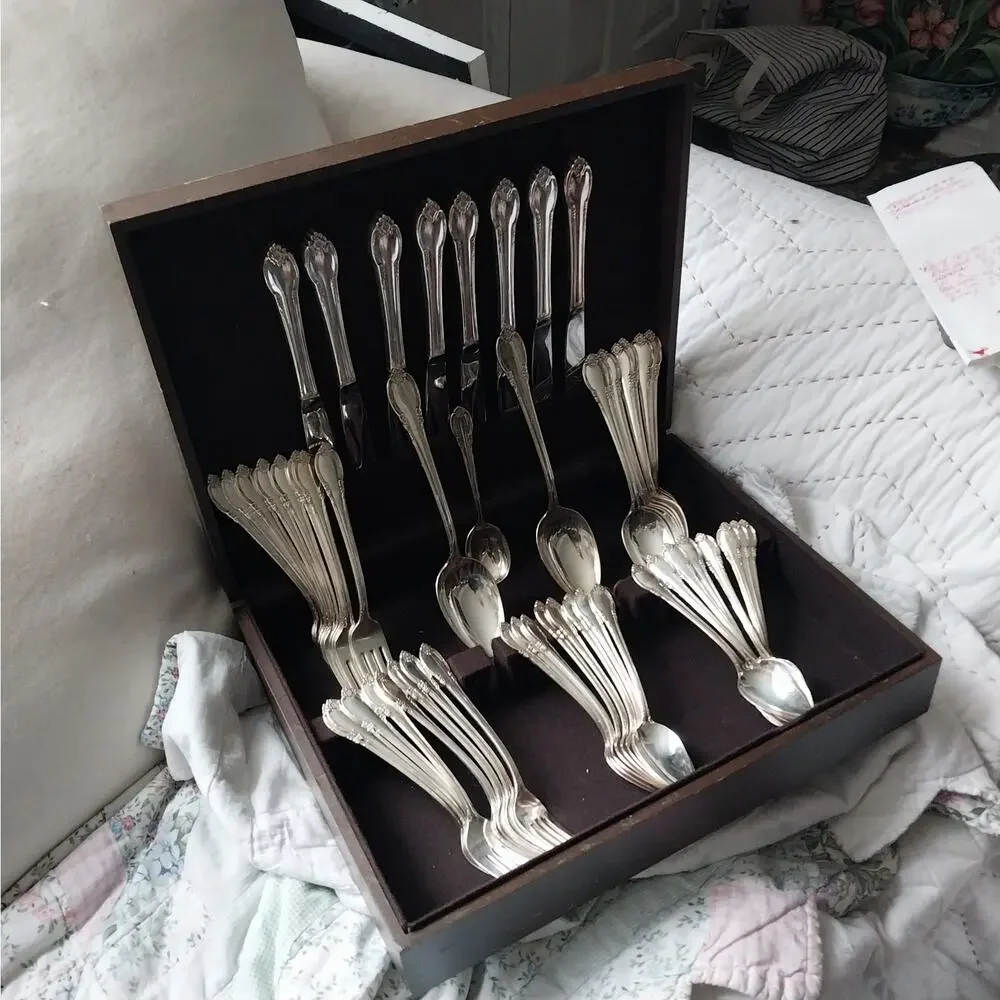 ANTIQUE/VINTAGE 1948 REMEMBRANCE SILVERPLATE FLATWARE! SVC 8+ 3 SERVERS, 51 PCS!